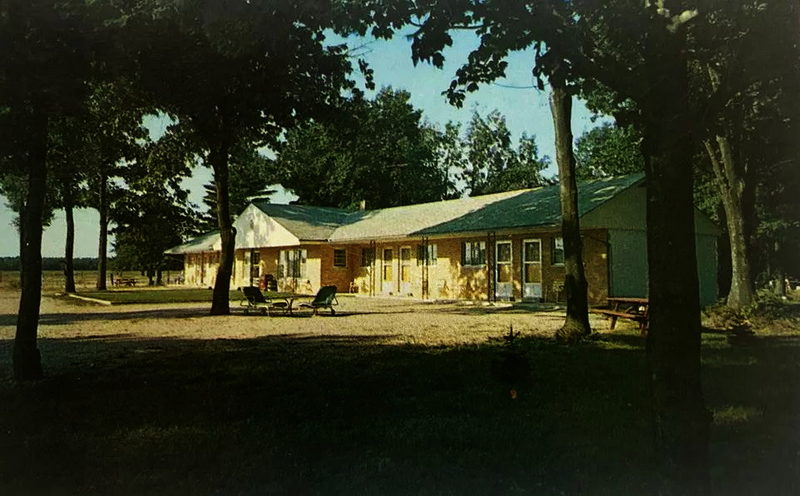 Montgomery Inn and Suites (Plaza Motel) - Postcard (newer photo)